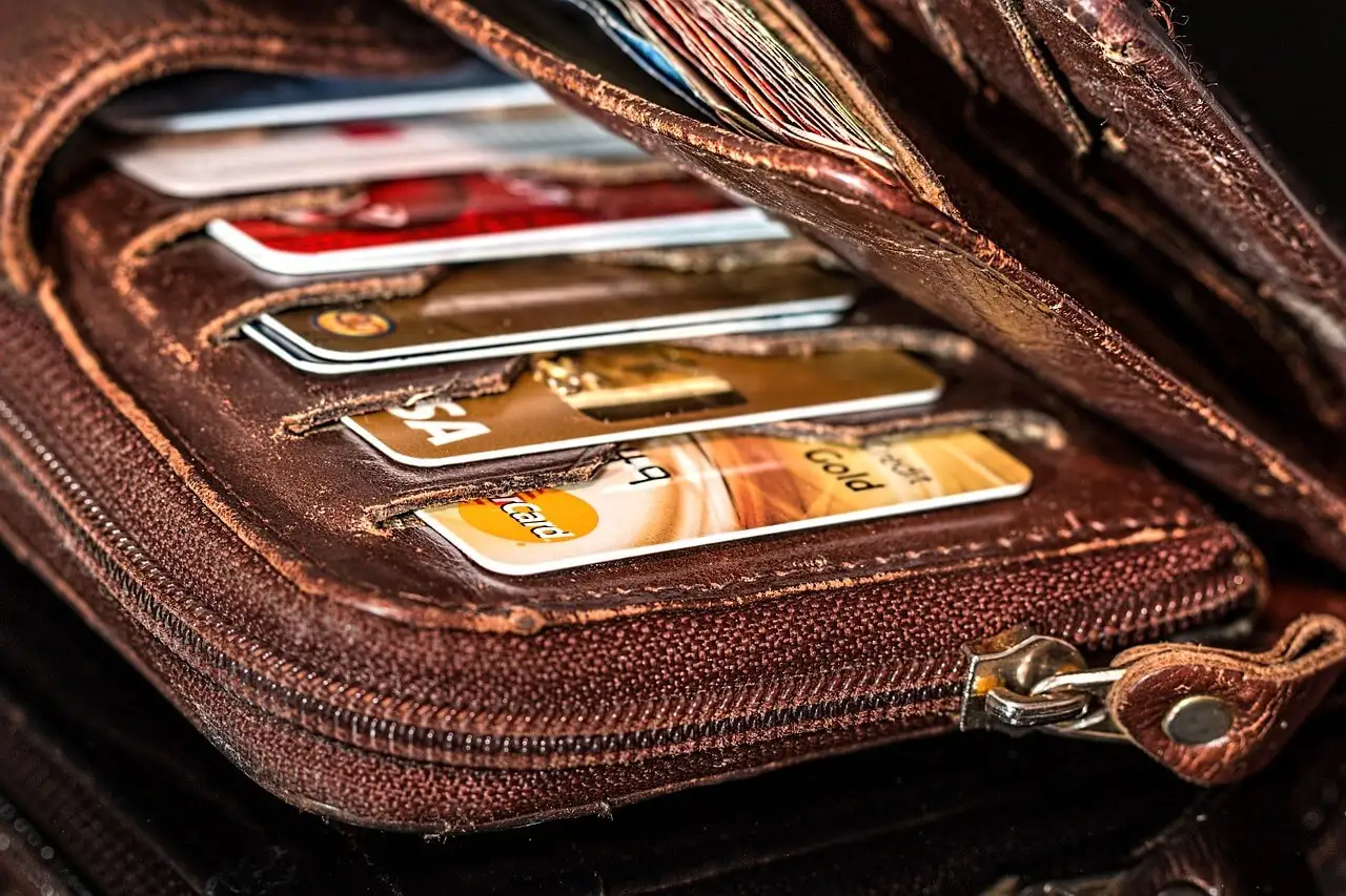 Cómo funcionan las tarjetas revolving y cuáles son sus riesgos